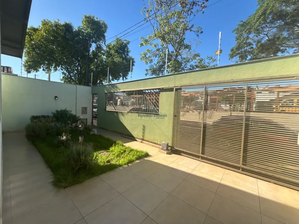 Imagens do imóveis Casa em alvenaria situada à Praça Ciro Ibirá de Barros, 51, Centro de Ibiporã - PR.