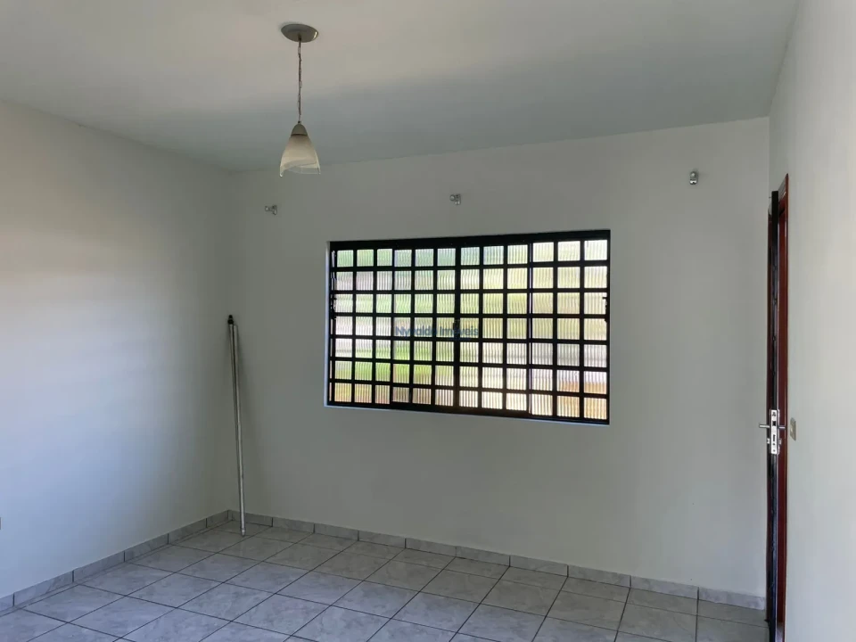 Casa (2 dormitórios) Rua Elvira Maria Aparecida Pelisson Leandro, 200.