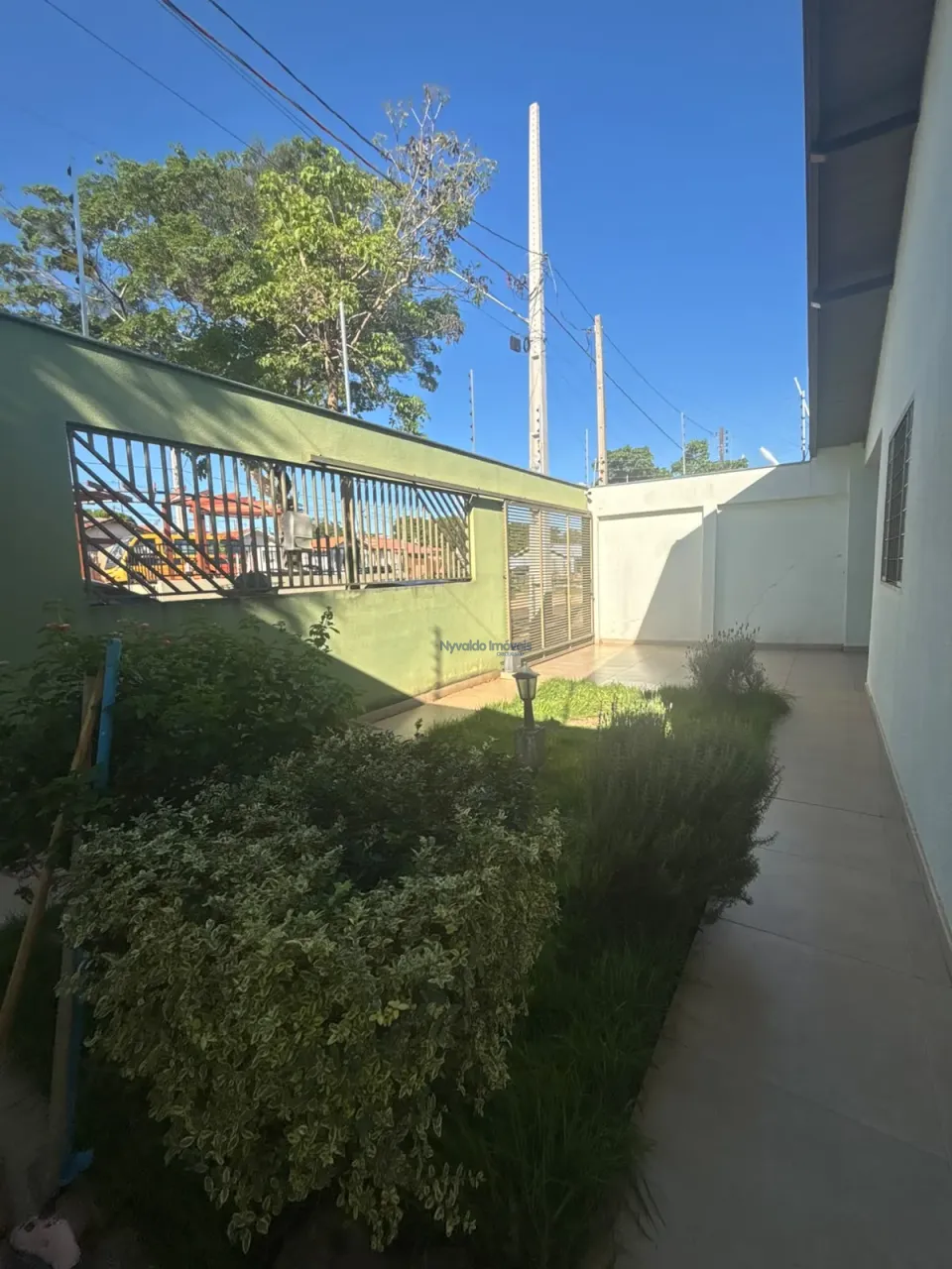 Imagens do imóveis Casa em alvenaria situada à Praça Ciro Ibirá de Barros, 51, Centro de Ibiporã - PR.