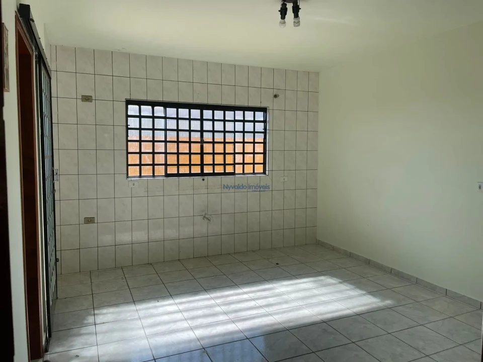 Casa (2 dormitórios) Rua Elvira Maria Aparecida Pelisson Leandro, 200.