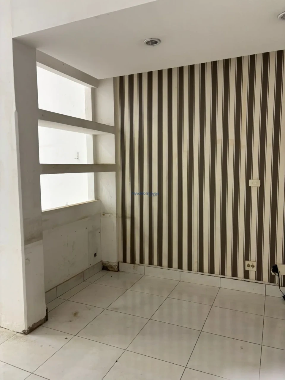 Sala Comercial - Avenida Paraná, 95, Ibiporã-PR.