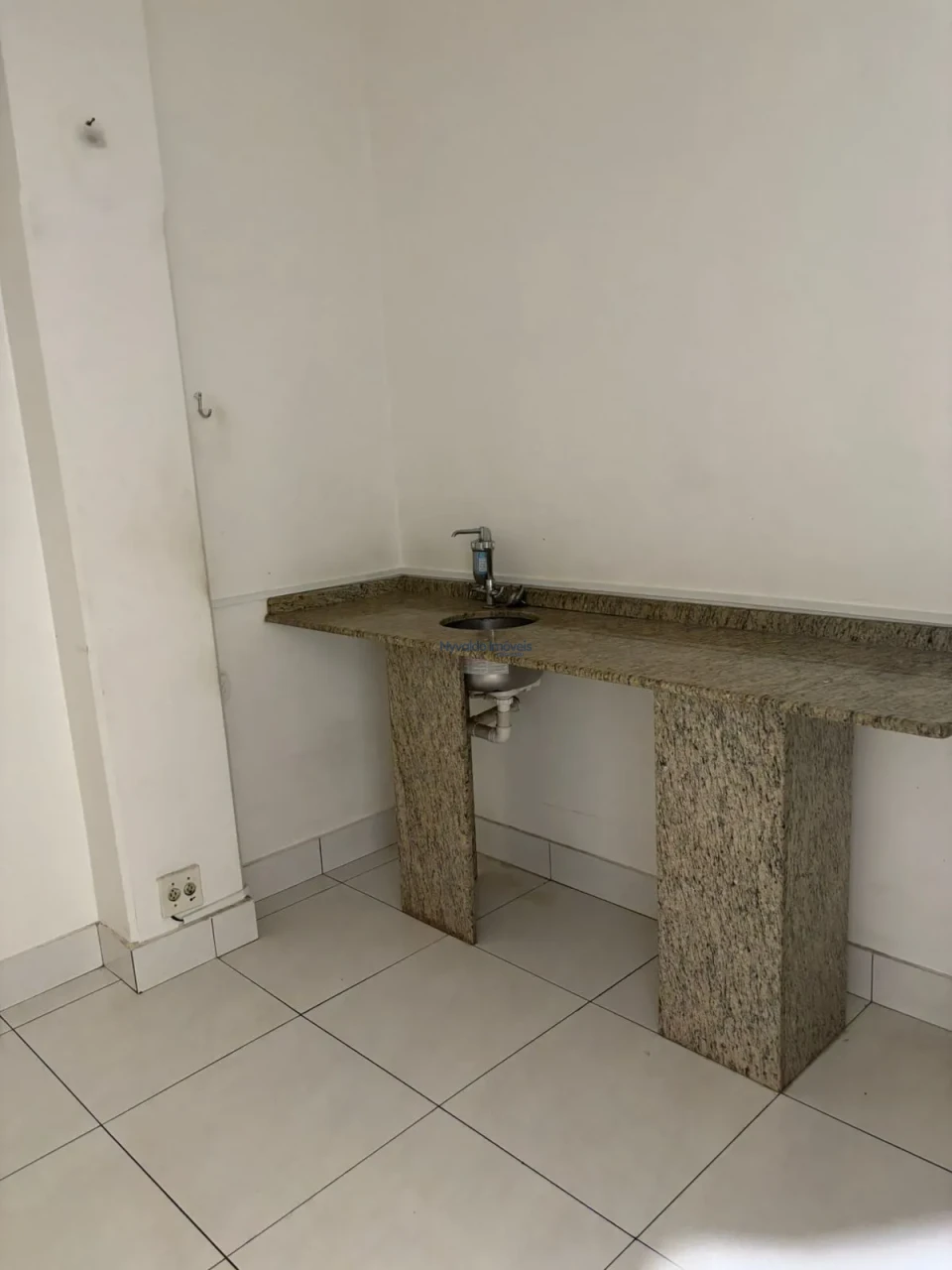 Sala Comercial - Avenida Paraná, 95, Ibiporã-PR.