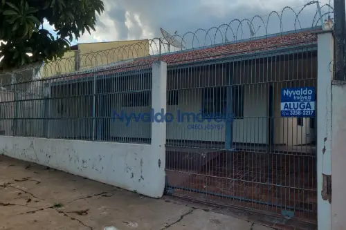 Casa - 04 dormitórios (1 suíte) Jd. Boa Vista