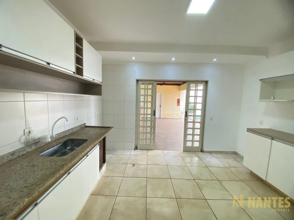 Imagens do imóveis Casa de esquina à venda Rua Jardinópolis - 250 m²  R$ 770.000, - Jardim Alvorada - Londrina/PR.