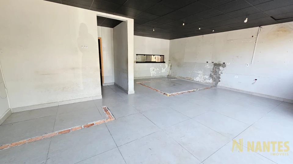 Imóvel comercial para venda, por R$ 960.000 - Bairro Kennedy próximo a Av. Maringá, 324m² em Londrina/Pr.