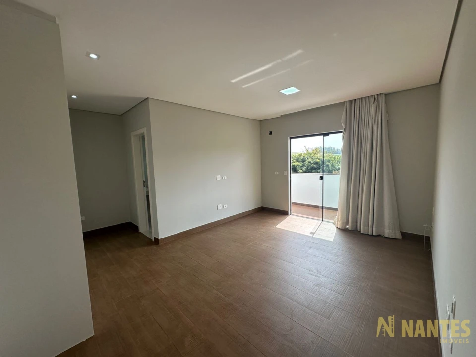 Belíssima casa a venda no Condomínio Royal Forest, 300 m² privativos, 3 suites por R$ 2.900.000, Londrina/Pr.