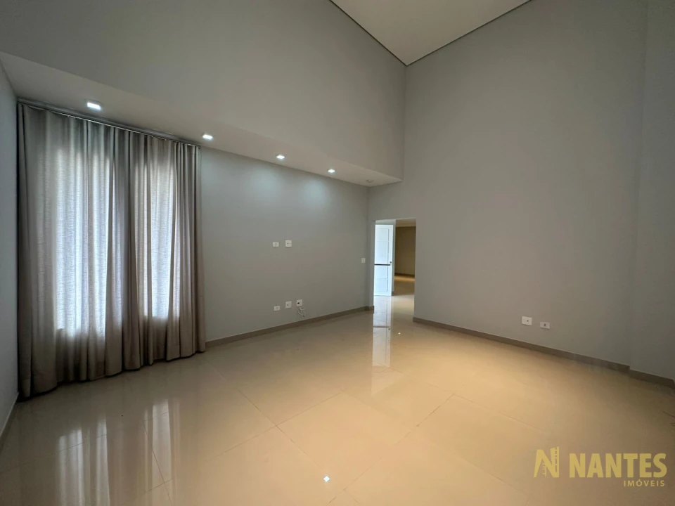 Belíssima casa a venda no Condomínio Royal Forest, 300 m² privativos, 3 suites por R$ 2.900.000, Londrina/Pr.