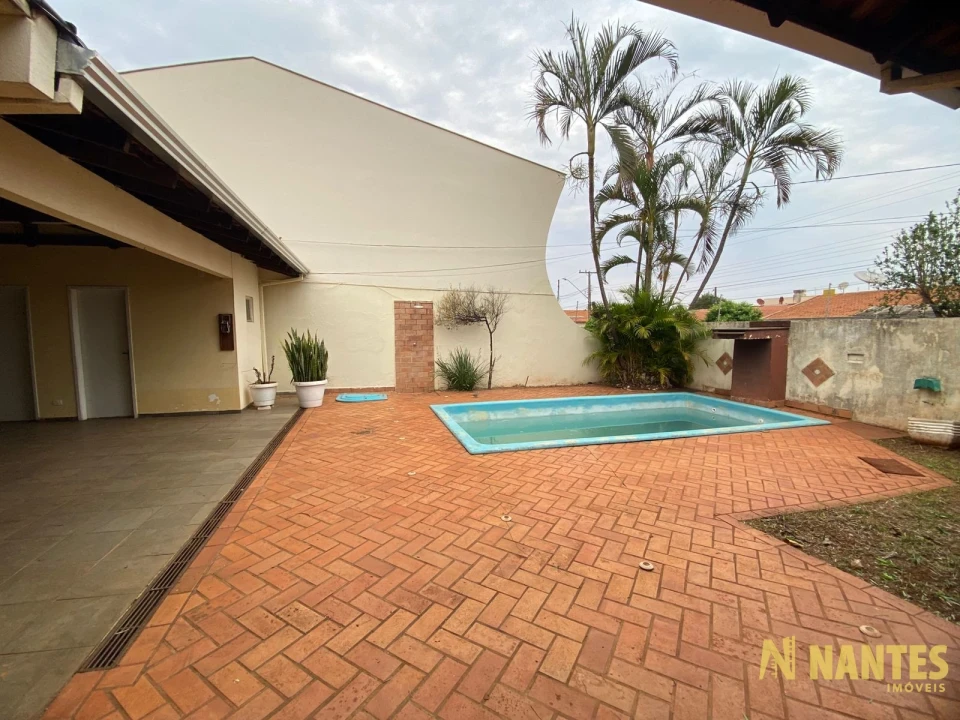 Imagens do imóveis Casa de esquina à venda Rua Jardinópolis - 250 m²  R$ 770.000, - Jardim Alvorada - Londrina/PR.