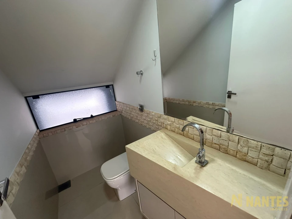 Belíssima casa a venda no Condomínio Royal Forest, 300 m² privativos, 3 suites por R$ 2.900.000, Londrina/Pr.