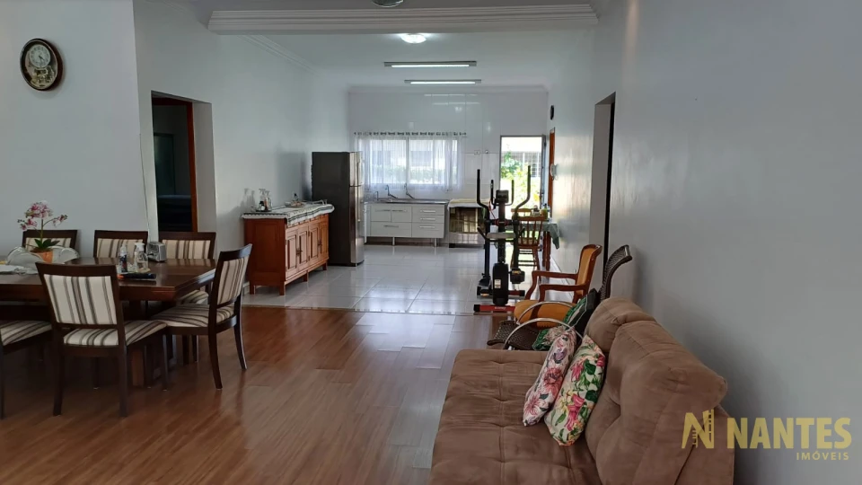 Imagens do imóveis Casa para venda com 189m² úteis e 2 suítes, Bairro Mediterrâneo - Londrina PR