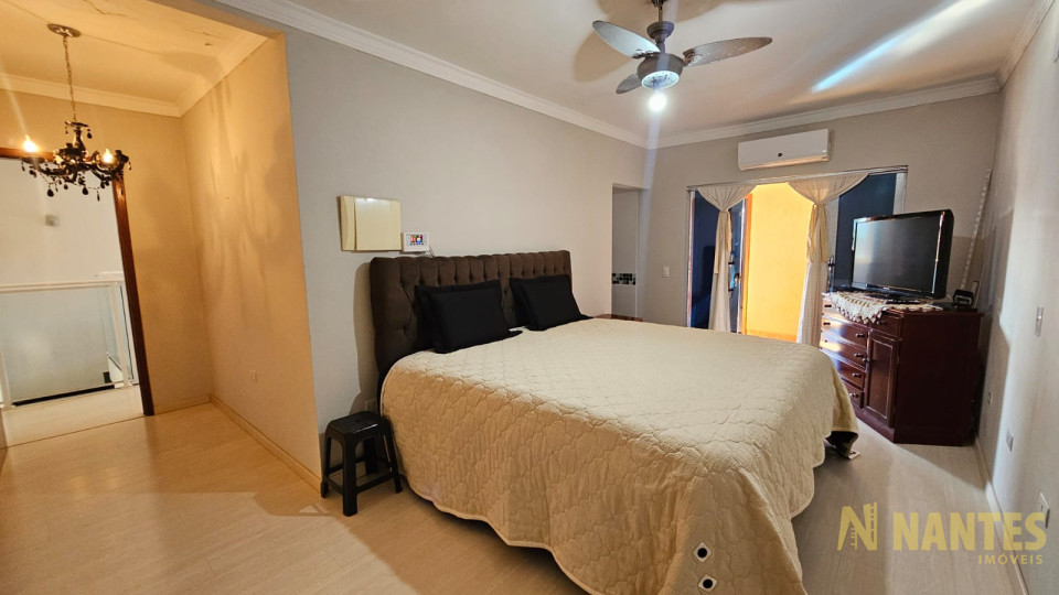 Casa á venda no Residencial Quadra Norte, 250 m²  com 3 suítes, na Zona Norte em Londrina/Pr.