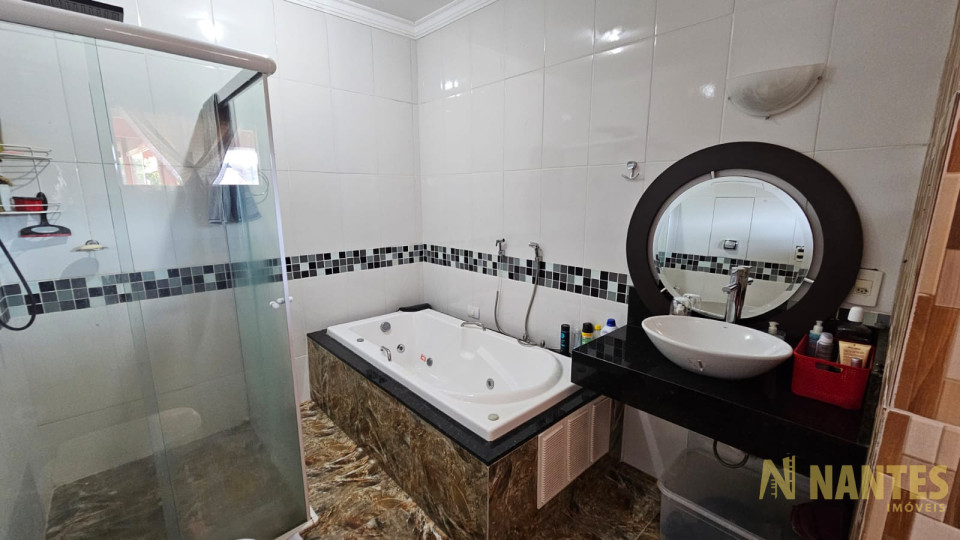 Casa á venda no Residencial Quadra Norte, 250 m²  com 3 suítes, na Zona Norte em Londrina/Pr.