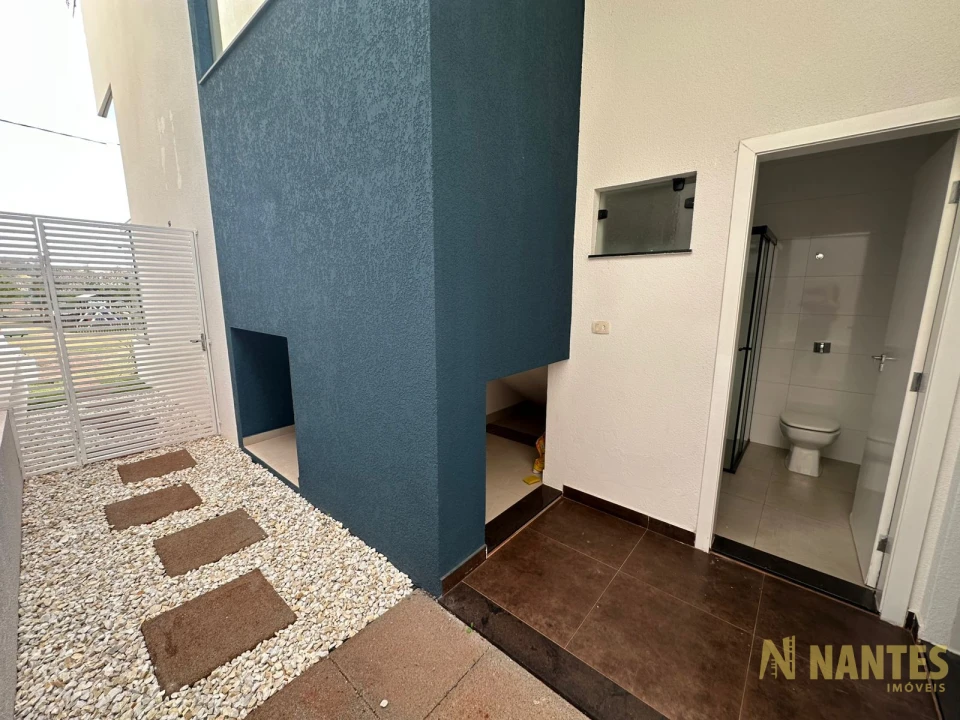Belíssima casa a venda no Condomínio Royal Forest, 300 m² privativos, 3 suites por R$ 2.900.000, Londrina/Pr.