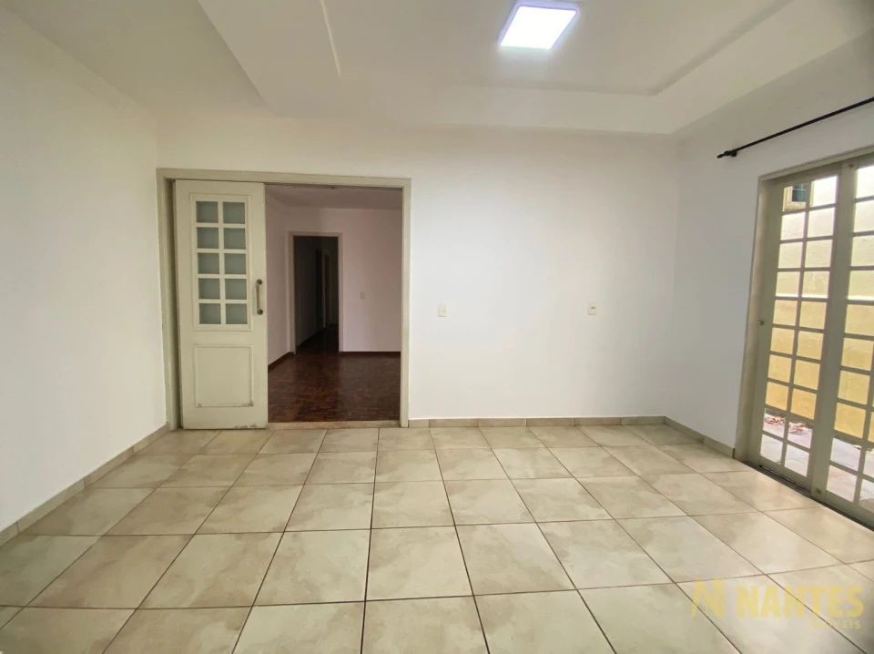 Imagens do imóveis Casa de esquina à venda Rua Jardinópolis - 250 m²  R$ 770.000, - Jardim Alvorada - Londrina/PR.