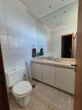 Apartamento duplex com terraço privativo no Condomínio Poeta Mário Romagnolli, Centro - Londrina PR