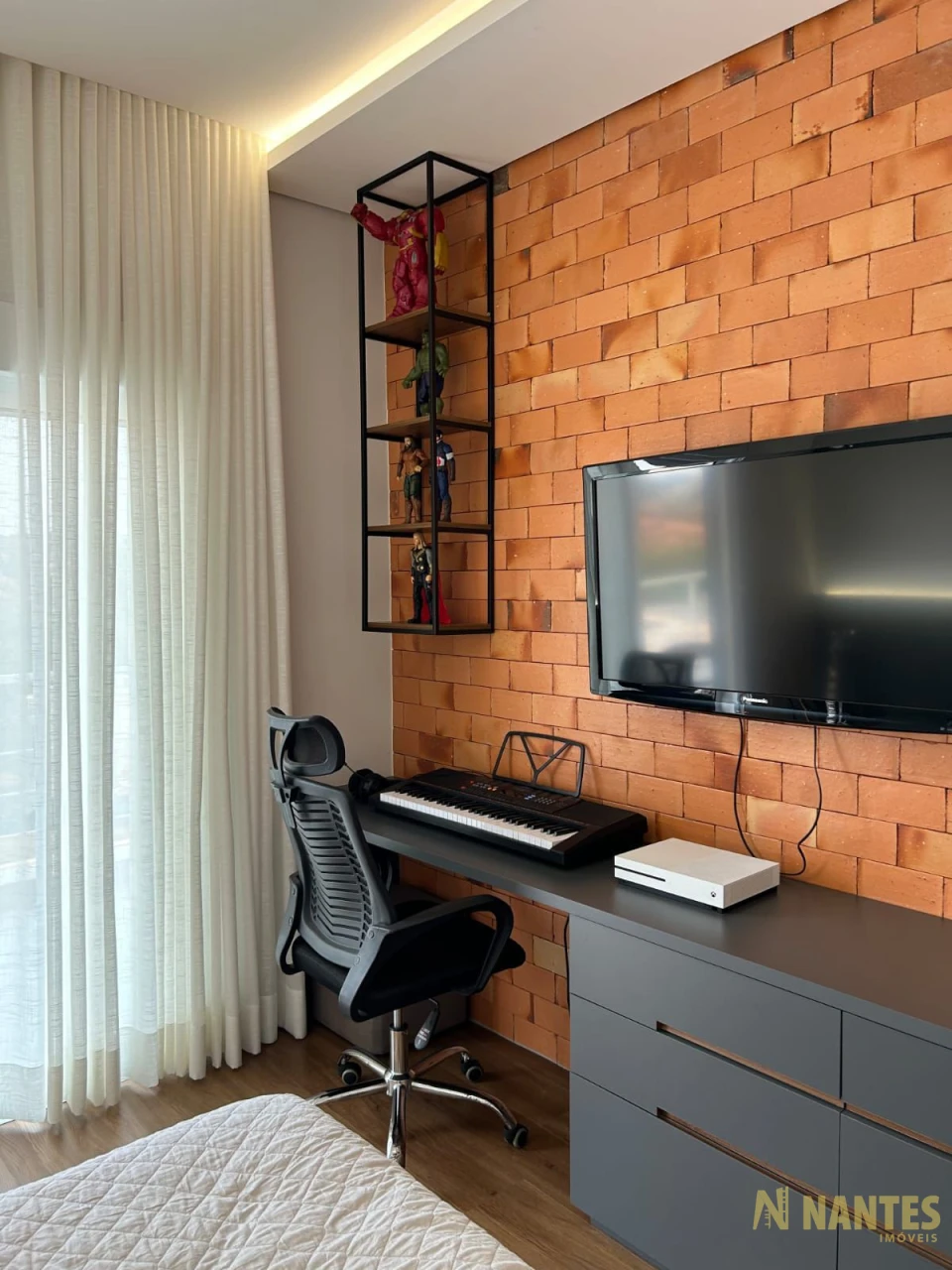 Casa com 3 suítes à venda Parque Tauá Aranguá - 242 m² R$ 2.150.000, - Abussafe - Londrina/PR.