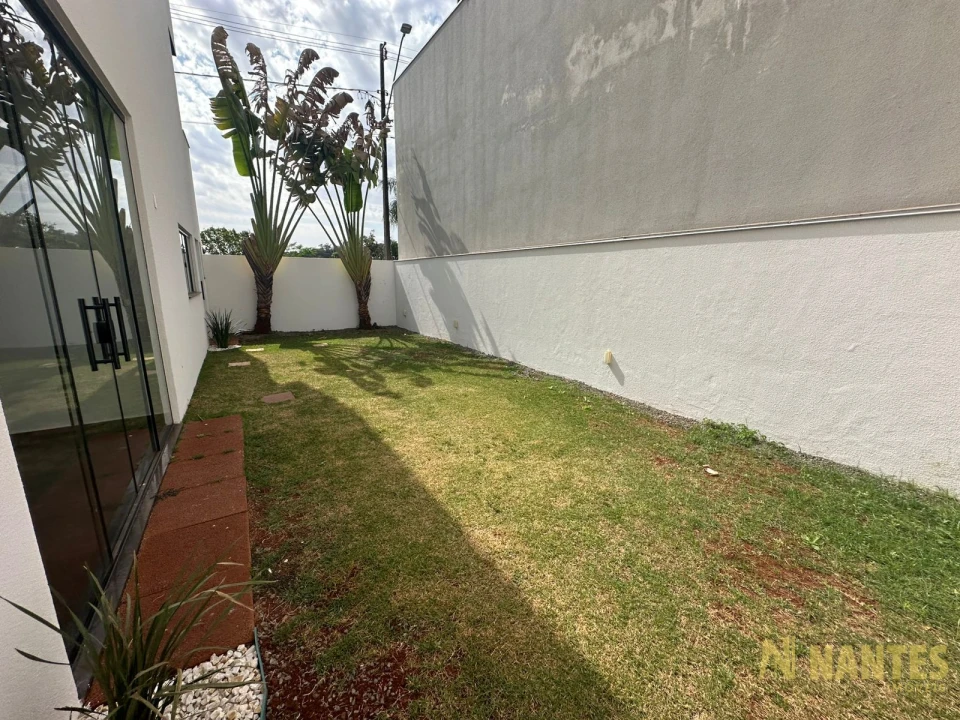 Belíssima casa a venda no Condomínio Royal Forest, 300 m² privativos, 3 suites por R$ 2.900.000, Londrina/Pr.
