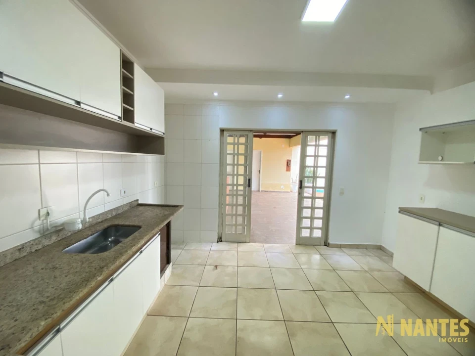 Imagens do imóveis Casa de esquina à venda Rua Jardinópolis - 250 m²  R$ 750.000, - Jardim Alvorada - Londrina/PR.