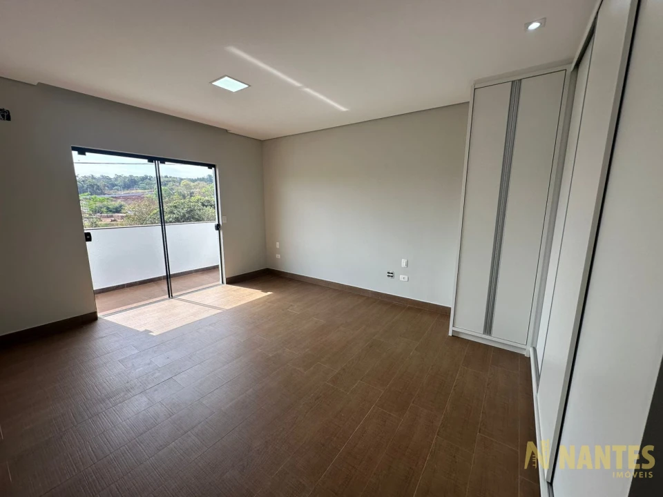 Belíssima casa a venda no Condomínio Royal Forest, 300 m² privativos, 3 suites por R$ 2.900.000, Londrina/Pr.