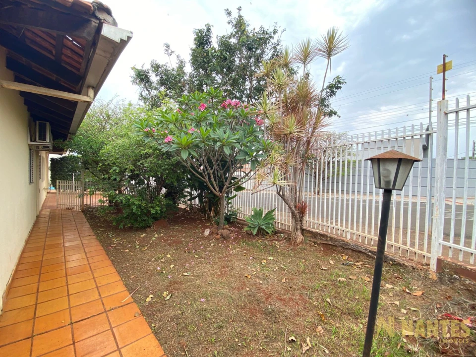 Imagens do imóveis Casa de esquina à venda Rua Jardinópolis - 250 m²  R$ 750.000, - Jardim Alvorada - Londrina/PR.