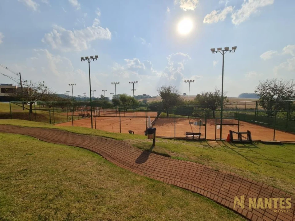 Belíssima casa a venda no Condomínio Royal Forest, 300 m² privativos, 3 suites por R$ 2.900.000, Londrina/Pr.