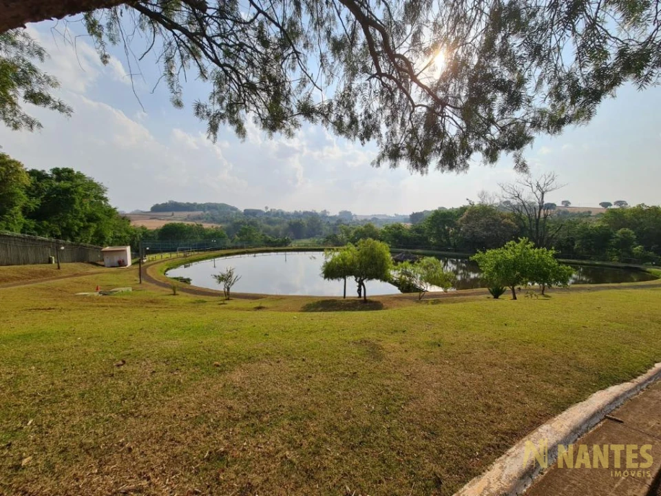 Belíssima casa a venda no Condomínio Royal Forest, 300 m² privativos, 3 suites por R$ 2.900.000, Londrina/Pr.