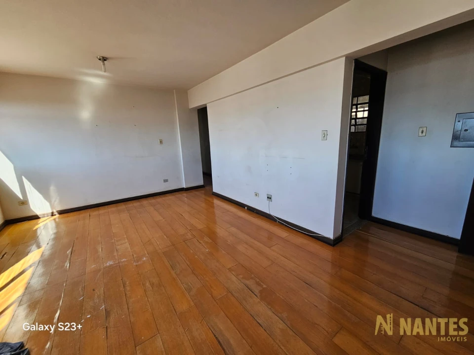 Imagens do imóveis Apartamento a venda no Edifício Lilian,  3 quartos, 107 m² privativos por R$ 349.000 no Centro Londrina/Pr.