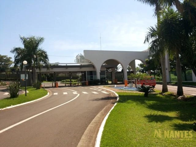 Belíssima casa a venda no Condomínio Royal Forest, 300 m² privativos, 3 suites por R$ 2.900.000, Londrina/Pr.