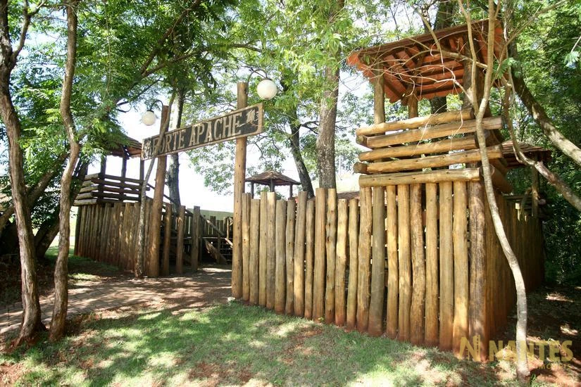 Belíssima casa a venda no Condomínio Royal Forest, 300 m² privativos, 3 suites por R$ 2.900.000, Londrina/Pr.