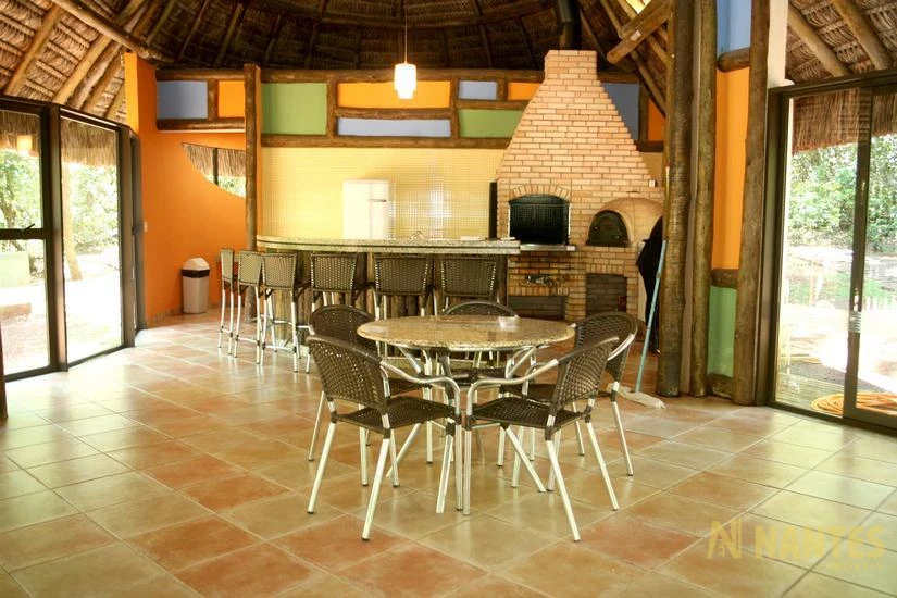 Belíssima casa a venda no Condomínio Royal Forest, 300 m² privativos, 3 suites por R$ 2.900.000, Londrina/Pr.