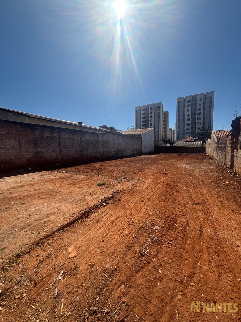 Terreno Comercial e Residencial à venda, 565 m² por R$ 448.000 - Vila Brasil - Londrina/PR