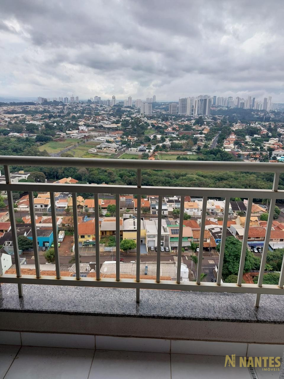 Imagens do imóveis Apartamento em andar alto para venda no Ed. Torre Santorini, Inglaterra - Londrina PR