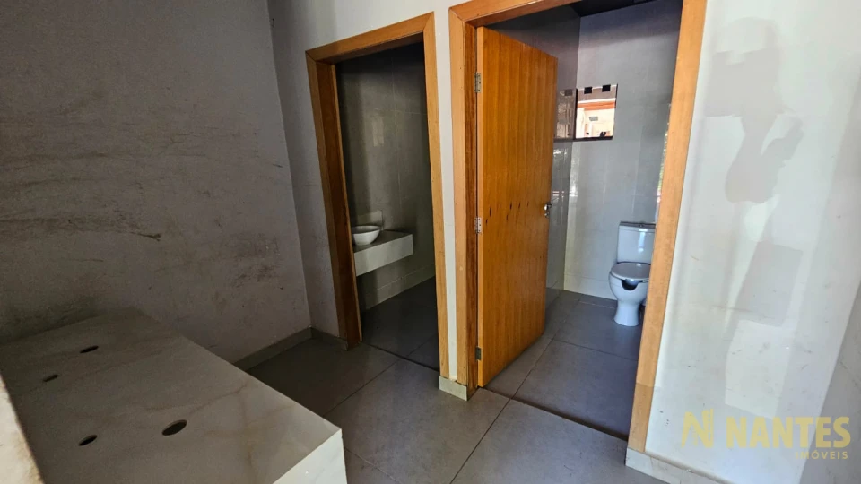 Imóvel comercial para venda, por R$ 960.000 - Bairro Kennedy próximo a Av. Maringá, 324m² em Londrina/Pr.