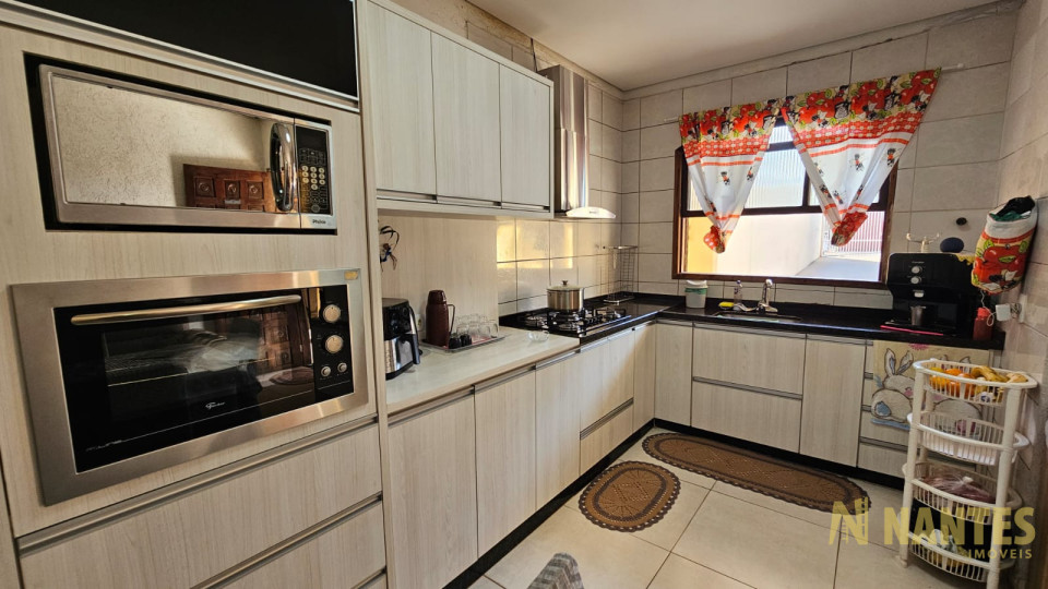 Casa á venda no Residencial Quadra Norte, 250 m²  com 3 suítes, na Zona Norte em Londrina/Pr.