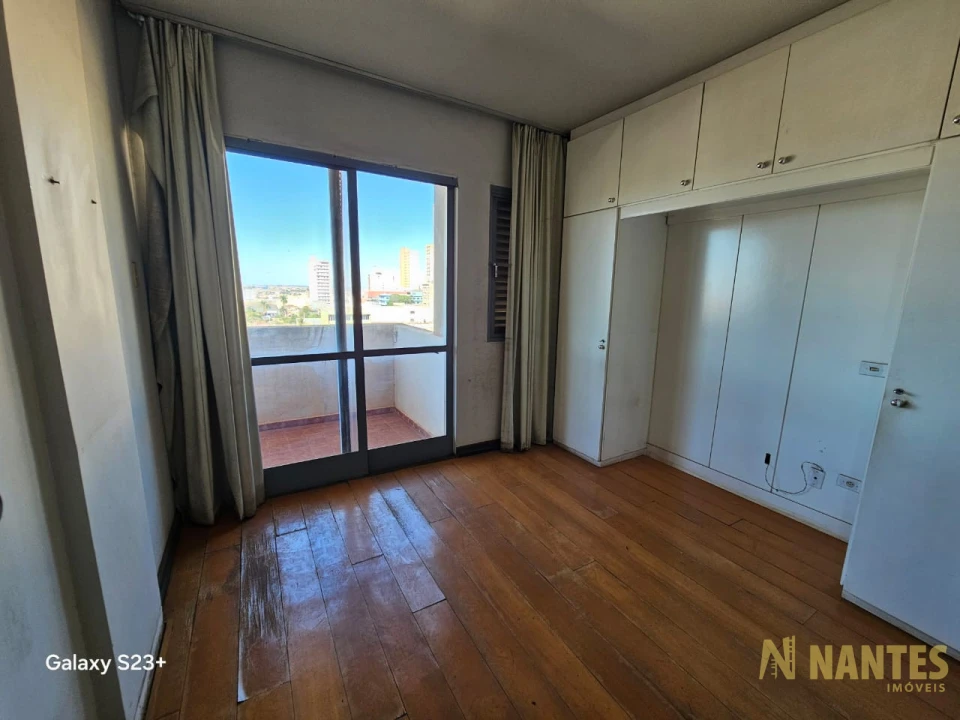 Imagens do imóveis Apartamento a venda no Edifício Lilian,  3 quartos, 107 m² privativos por R$ 349.000 no Centro Londrina/Pr.