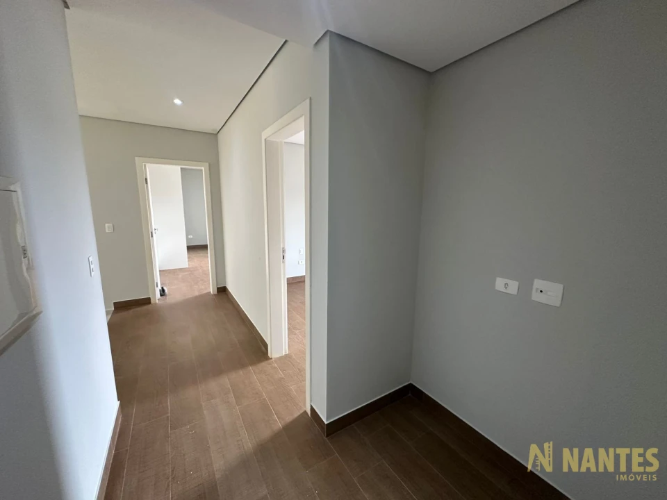Belíssima casa a venda no Condomínio Royal Forest, 300 m² privativos, 3 suites por R$ 2.900.000, Londrina/Pr.