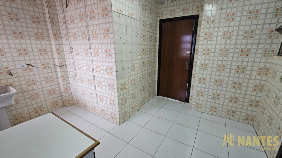 Apartamento a venda Ed. Leonardo da Vinci, 3 quartos, 157 m² privativos por R$ 630.000, Vila Larsen, Londrina/Pr.