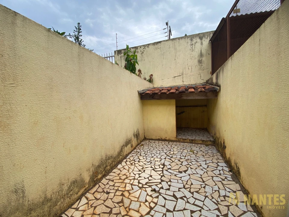 Imagens do imóveis Casa de esquina à venda Rua Jardinópolis - 250 m²  R$ 750.000, - Jardim Alvorada - Londrina/PR.