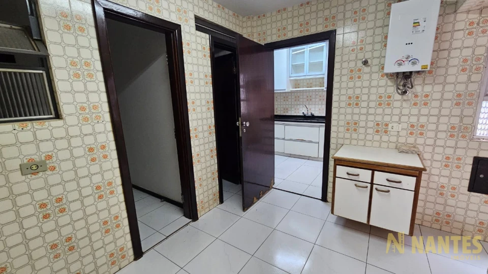 Apartamento a venda Ed. Leonardo da Vinci, 3 quartos, 157 m² privativos por R$ 630.000, Vila Larsen, Londrina/Pr.