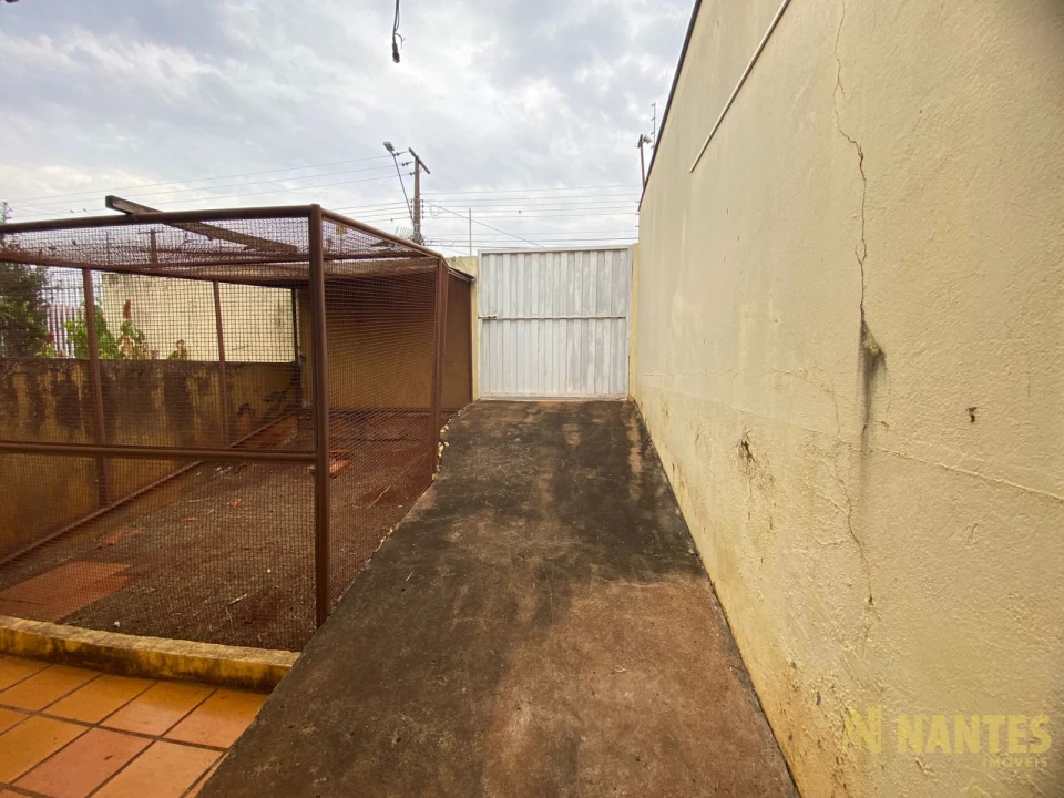 Imagens do imóveis Casa de esquina à venda Rua Jardinópolis - 250 m²  R$ 750.000, - Jardim Alvorada - Londrina/PR.