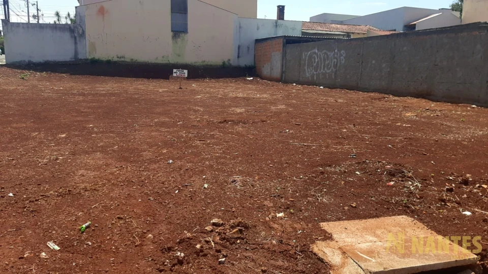 Imagens do imóveis Terreno a venda próximo a Av. São João, 403 m² no Jardim Leste, Londrina/Pr.