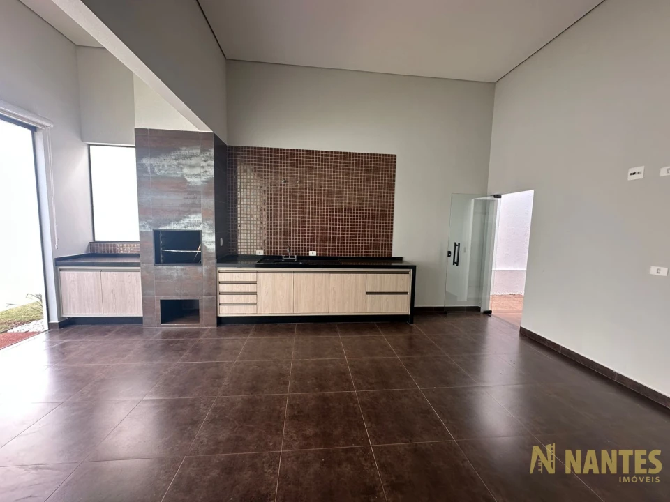 Belíssima casa a venda no Condomínio Royal Forest, 300 m² privativos, 3 suites por R$ 2.900.000, Londrina/Pr.