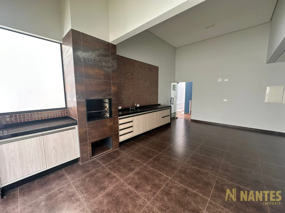 Belíssima casa a venda no Condomínio Royal Forest, 300 m² privativos, 3 suites por R$ 2.900.000, Londrina/Pr.