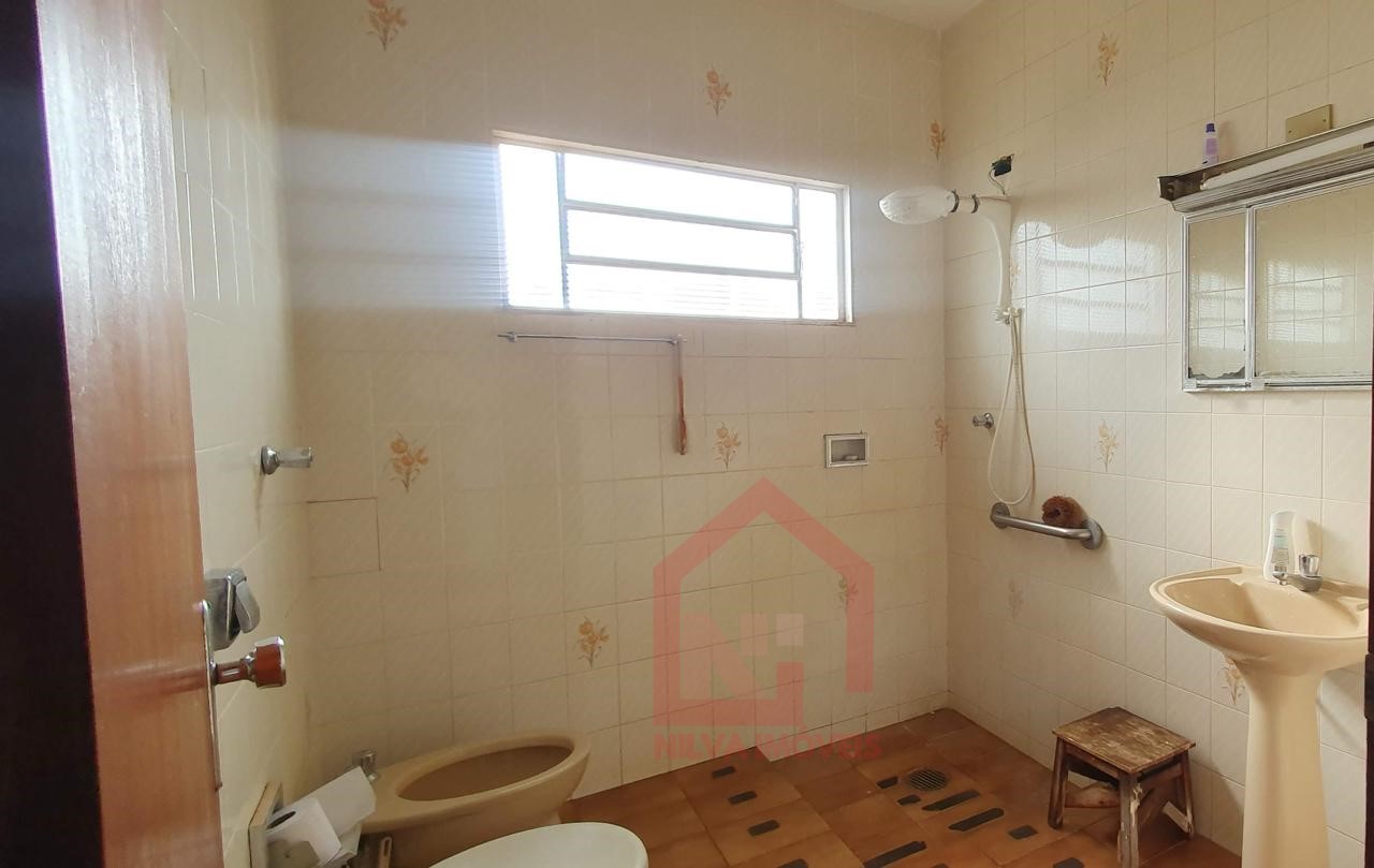 Imagens do imóveis Casa (Padrão), com 2 quartos e 2 banheiros à Venda, 298 m² em Casa Branca/SP