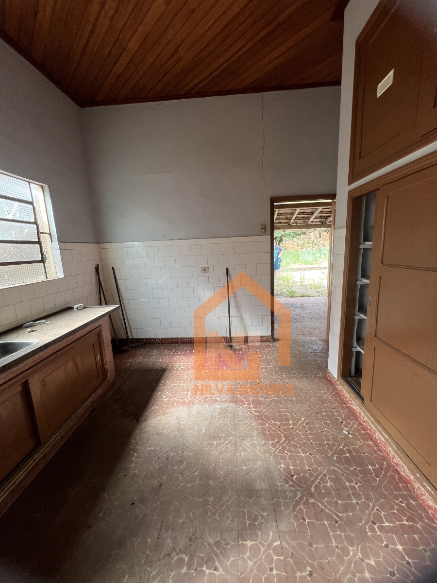 Imagens do imóveis Casa (Padrão), com 3 quartos e 1 banheiros à Venda, 402 m² em Vargem Grande do Sul/SP