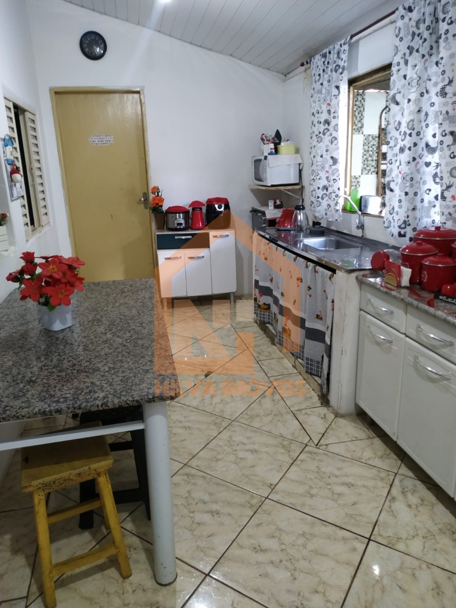 Imagens do imóveis Casa (Padrão), com 4 quartos e 2 banheiros à Venda, 200 m² em Vargem Grande do Sul/SP