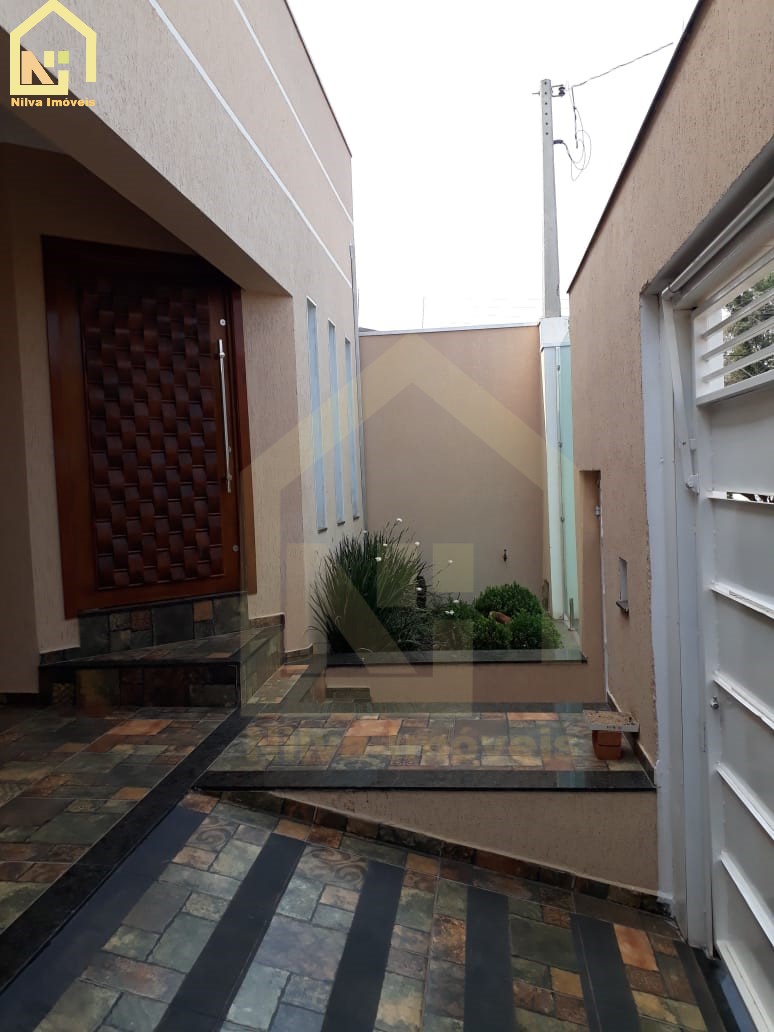 Imagens do imóveis Casa (Padrão), com 3 quartos e 4 banheiros à Venda, 180 m² em Vargem Grande do Sul/SP