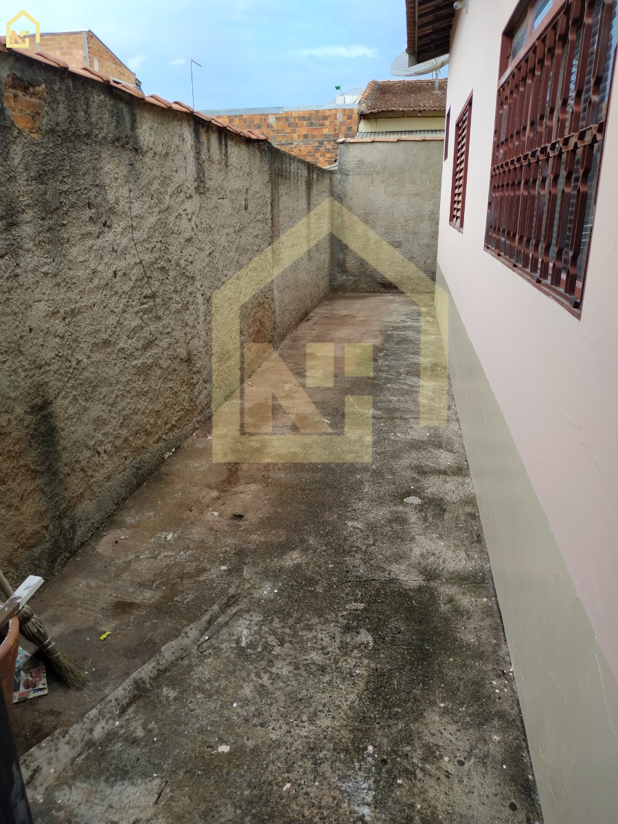 Imagens do imóveis Casa (Padrão), com 2 quartos e 3 banheiros à Venda, 12007 m² em Vargem Grande do Sul/SP
