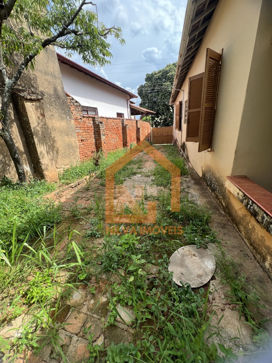Imagens do imóveis Casa (Padrão), com 3 quartos e 1 banheiros à Venda, 402 m² em Vargem Grande do Sul/SP