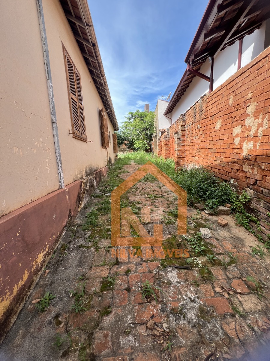 Imagens do imóveis Casa (Padrão), com 3 quartos e 1 banheiros à Venda, 402 m² em Vargem Grande do Sul/SP